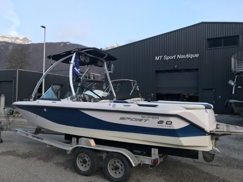 CORRECT CRAFT 210